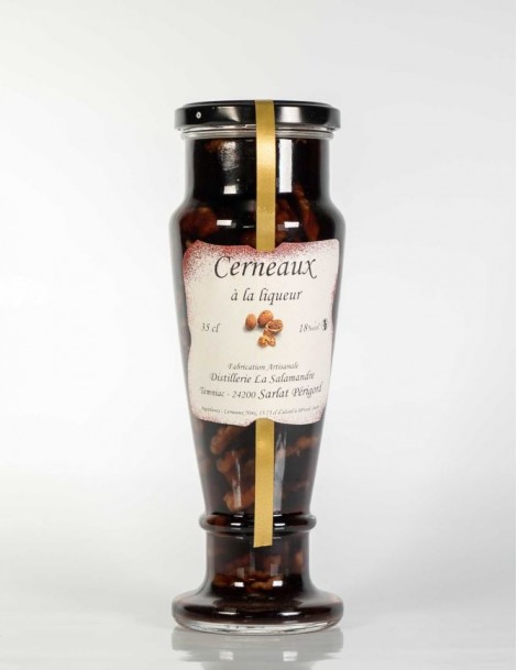 CERNEAUX DE NOIX À LA LIQUEUR